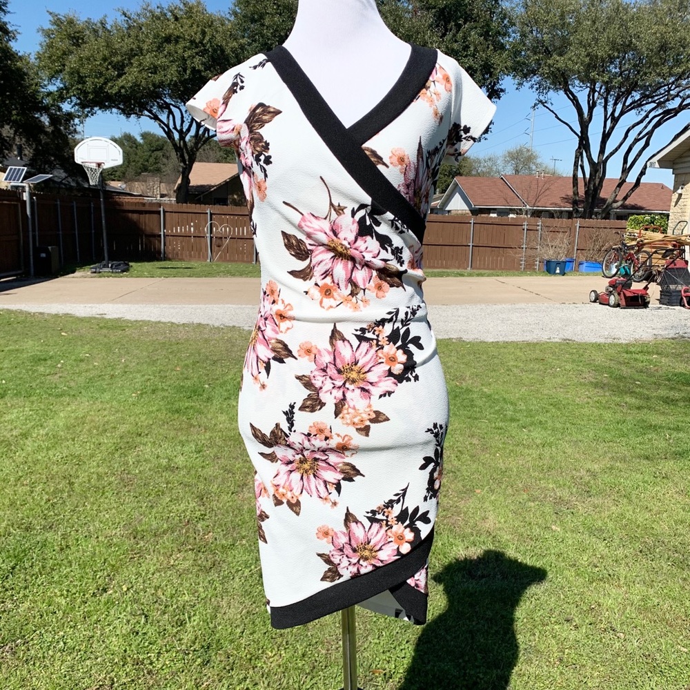 RUE 21 Great Condition Stretchy Floral Dress S